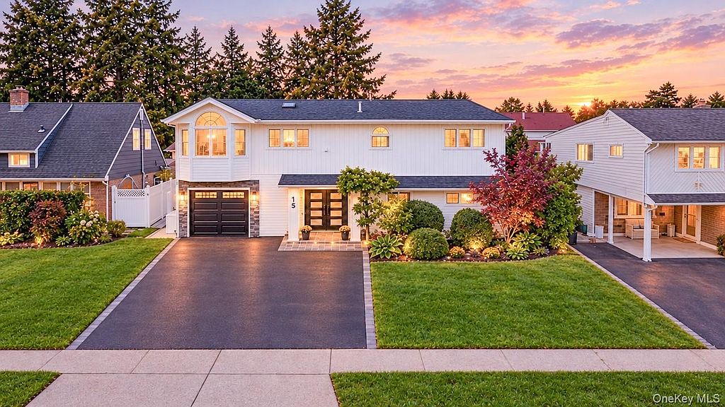 5-bedroom house for sale in Levittown