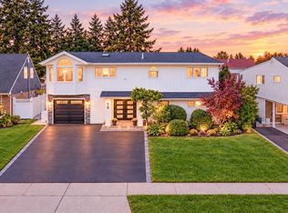15 Coachman Lane, Levittown, NY 11756