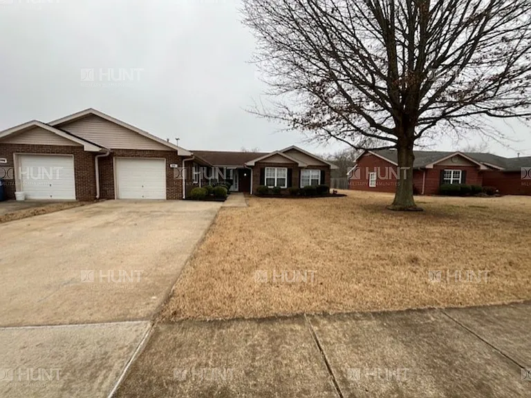Dyer Cir — Photo 1