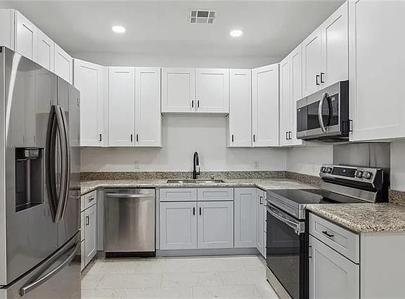 4th image of 800 N Causeway Blvd #203