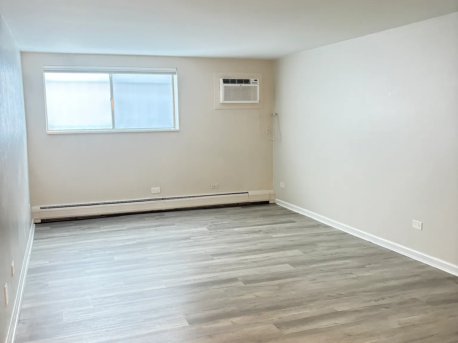 2 bed, 900 sqft, $1,750 — Photo 2