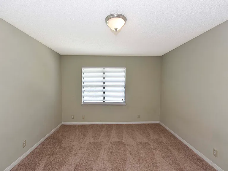 324 Croley Ct #324 — Photo 9