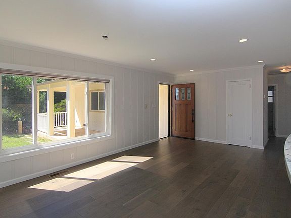 5th image of 3025 Mar Vista Dr