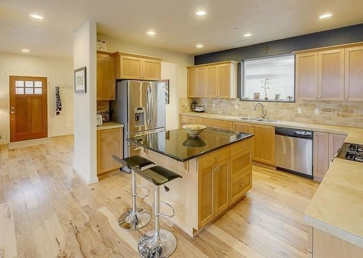 Beautiful 4 Bedroom Home In Villebois! — Photo 3