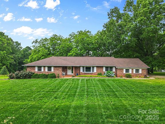 4th image of 1081 Long Dr