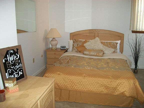 5th image of 218 N Shenandoah Dr APT 304