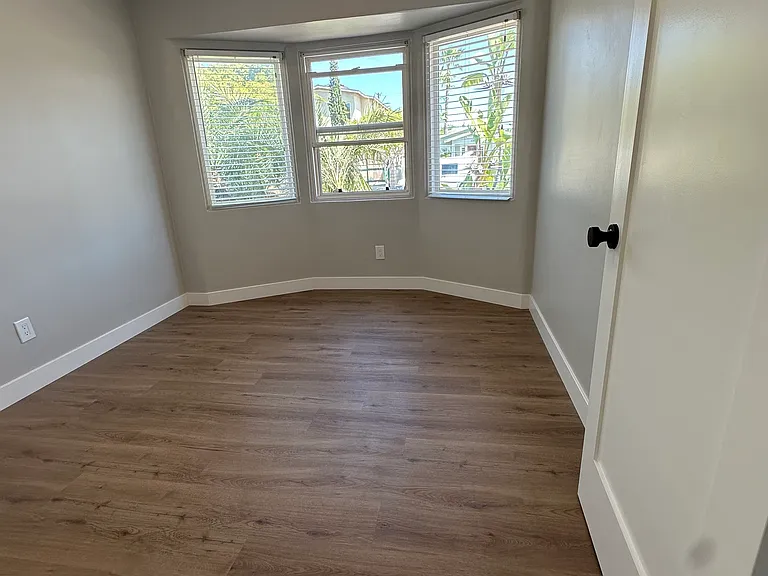 4384 Swift Ave — Photo 9