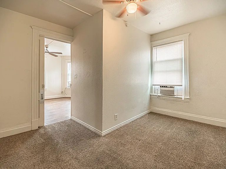 207 Midway Ave — Photo 59