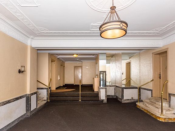 4th image of 83-74 Talbot St #5D