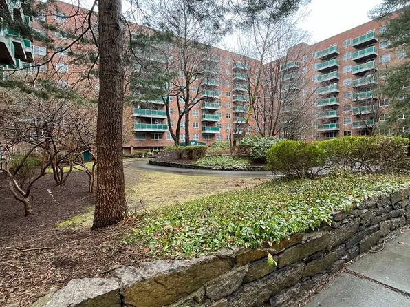 185 Freeman St APT 738, Brookline, MA 02446