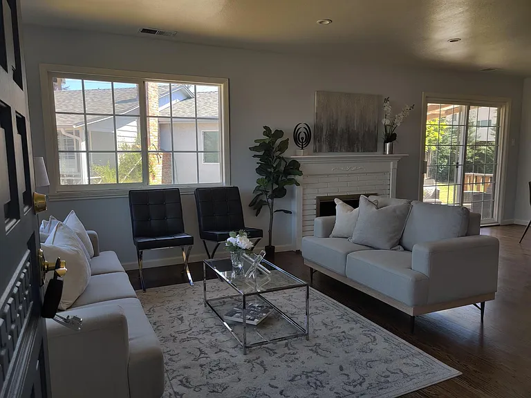 806 Carmel Ct — Photo 4