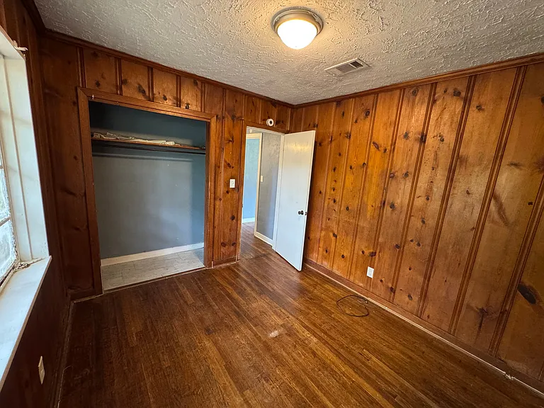 918 Stuart St — Photo 22