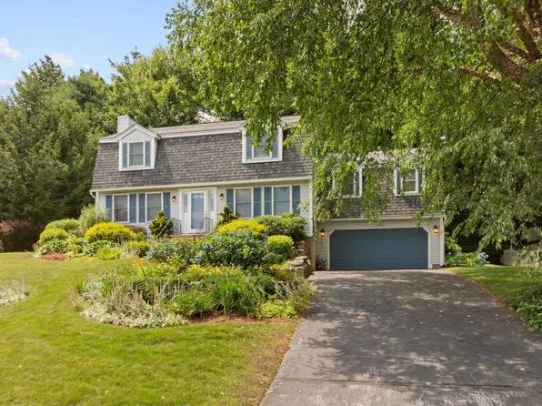 54 Windward Lane, Manchester, NH 03104