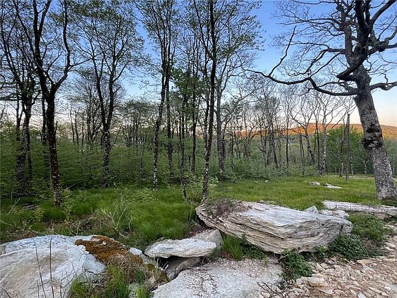 2nd image of 2 Acre Spur Lane