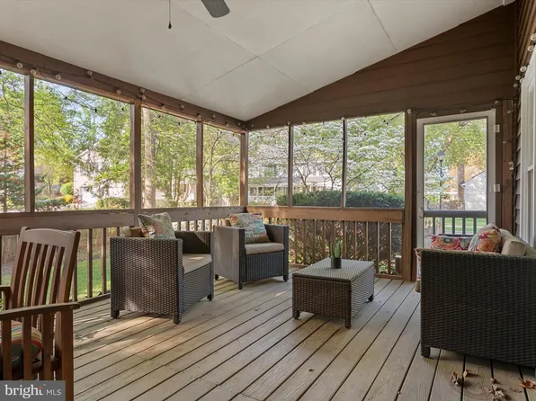 1711 Peartree Ln, Crofton, MD 21114