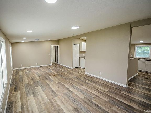 3rd image of 1036 Tippitt Rd