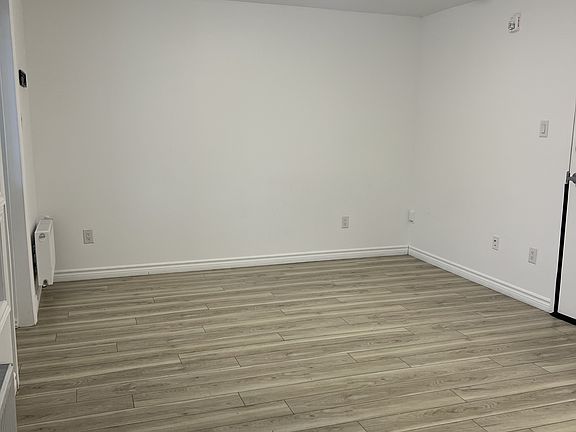 5th image of 630 Cummings Ave #211