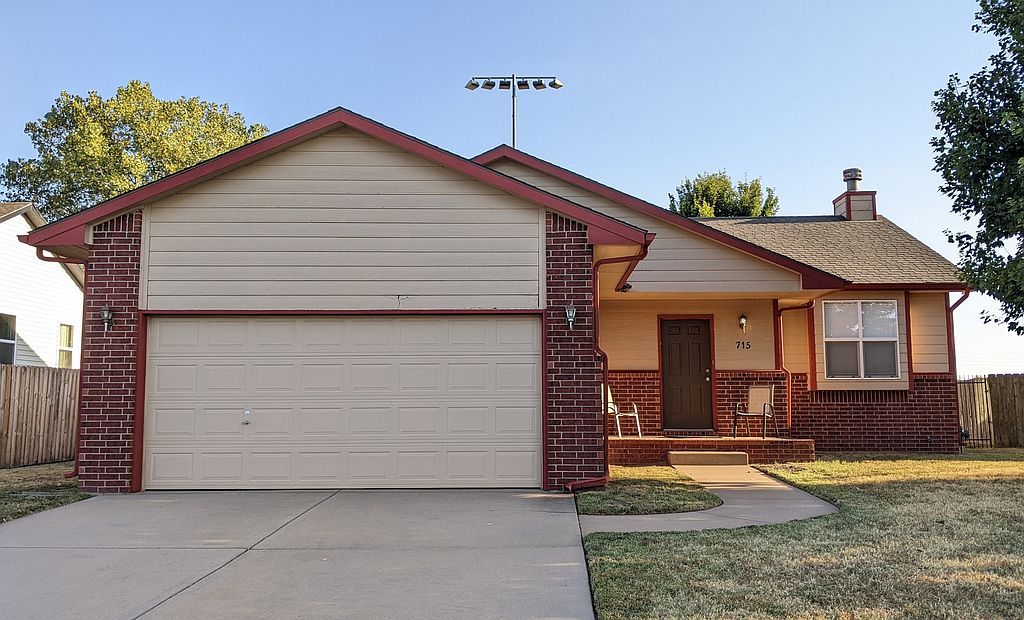 715 Laramie Cir - Property Image