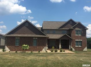 1670 N Charleston Rd, Salem, IL 62881