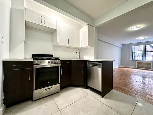 Rented by Zjama Realty Corp | media 2