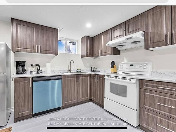 4th image of 15 Chelsea Rd #Basement