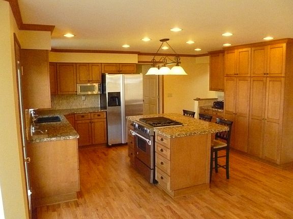 3rd image of 16597 Augusta Ln