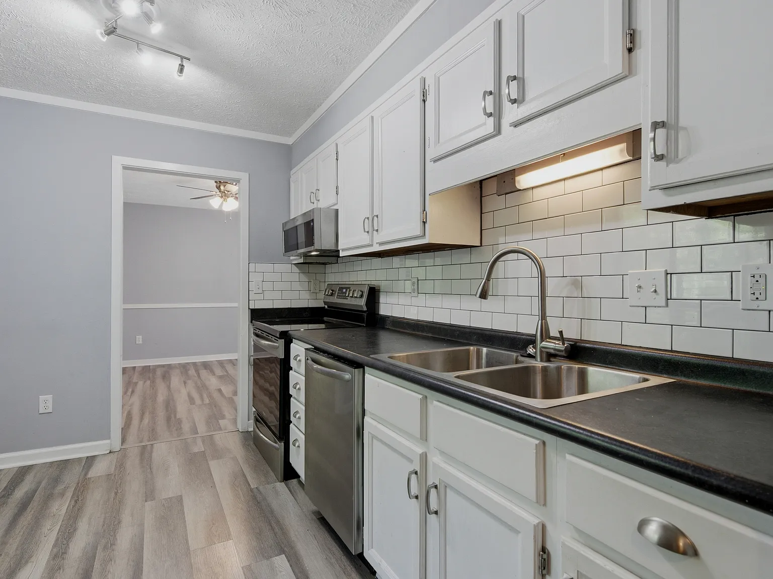 3 bed, 1390 sqft, $1,650 — Photo 3