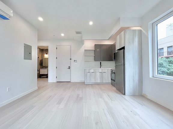4th image of 308 Linden Blvd #4A