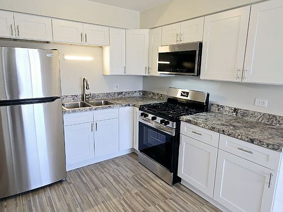3rd image of 7801 Oak Park Ave #3N
