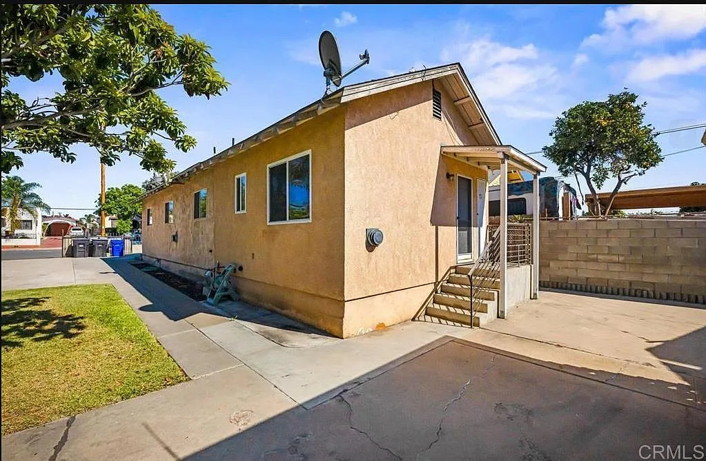 3 bed, 1043 sqft, $3,650 — Photo 2