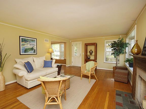 4th image of 987 Harbury Dr