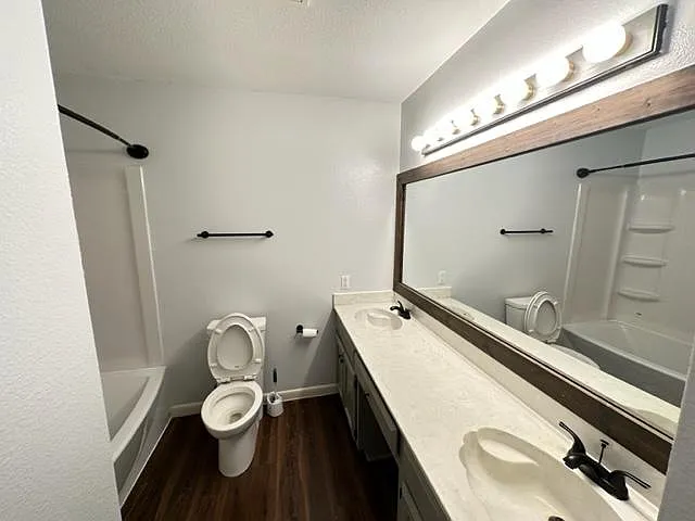 843 FM 2560 — Photo 12