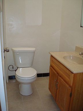 4th image of 211 W 21st St #B