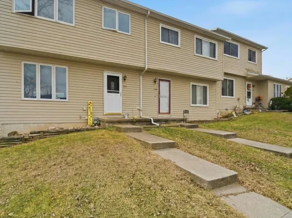 1122 Oleson Rd, Waterloo, IA 50702