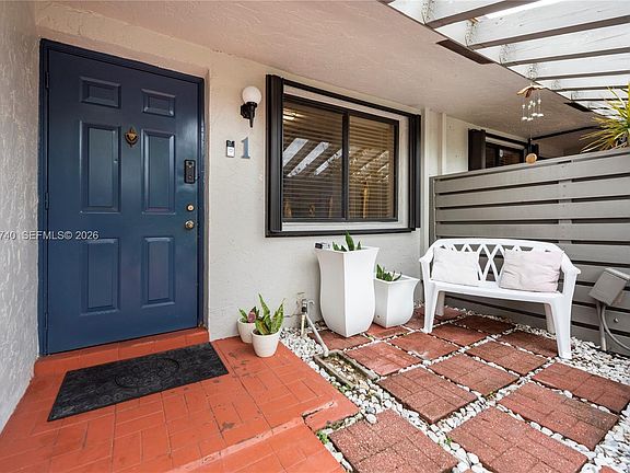 3rd image of 459 Lakeview Dr APT 1