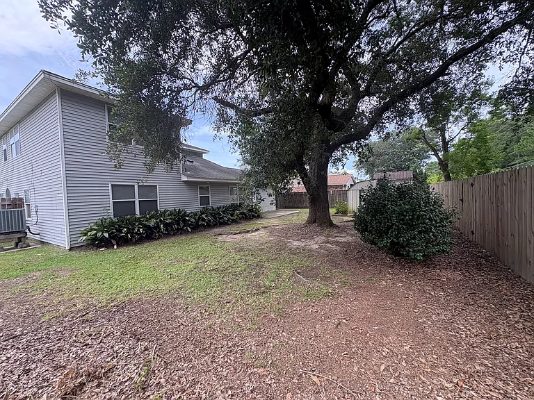 3142 Meadow Lake Dr E — Photo 14