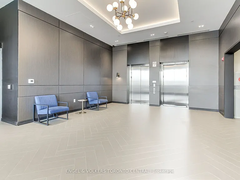 430 Essa Rd #418 — Photo 2