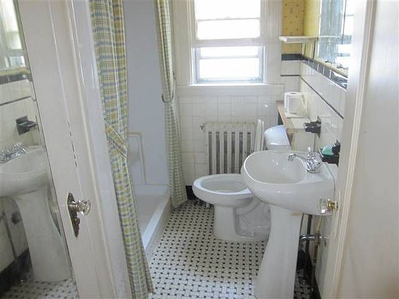 4th image of 22 Pinehurst Ave