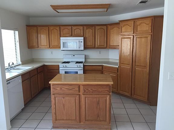 3rd image of 14165 Estate Way