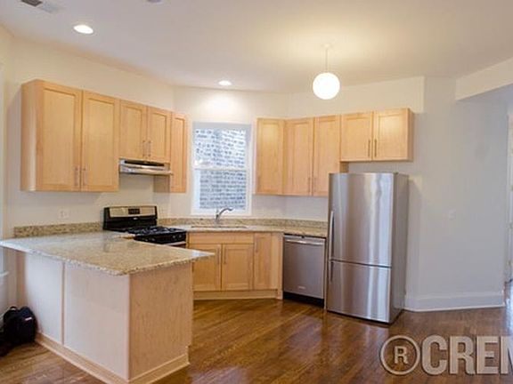 4th image of 3646 N Hermitage Ave #2