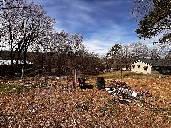 2nd image of 706 S Parrott Dr