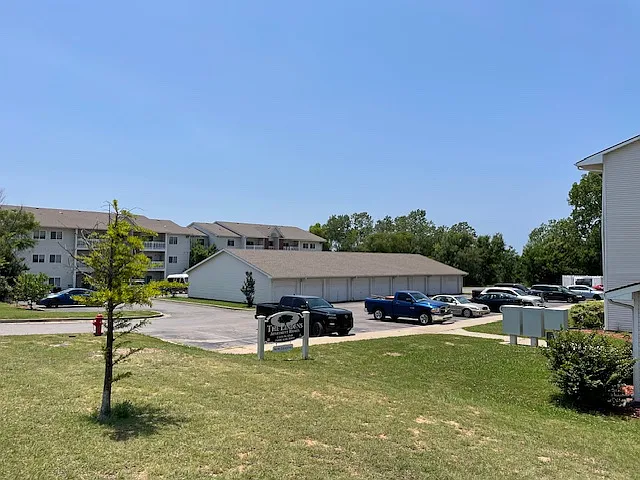 The Lindens — Photo 1