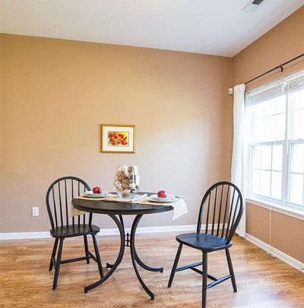 5th image of 219 Basset Hall Dr