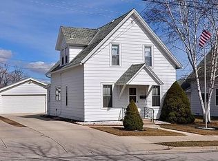 518 W Chestnut St, Port Washington, WI 53074
