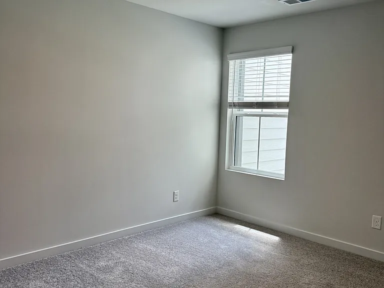 1004 Sutherland Ln #1 — Photo 10