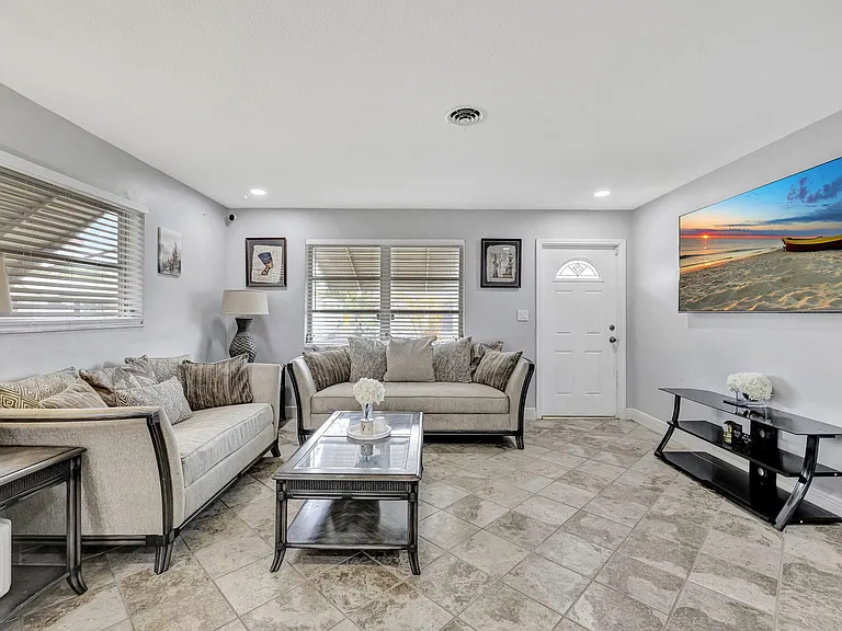 4901 NW 27th Way — Photo 4
