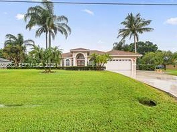 240 SW Marathon Ave