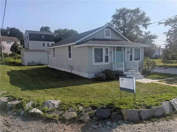 15 N Water St, Portsmouth, RI 02871