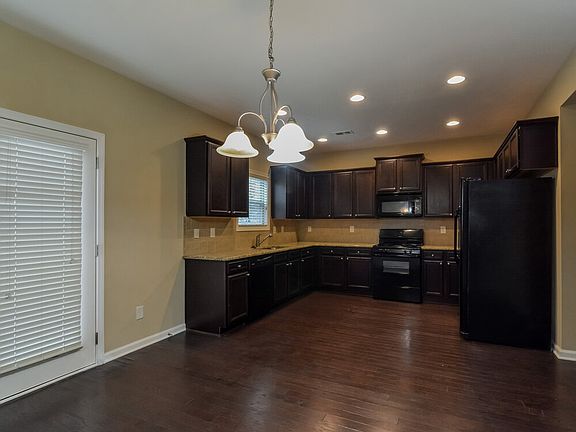 4th image of 785 Westmoreland Ln