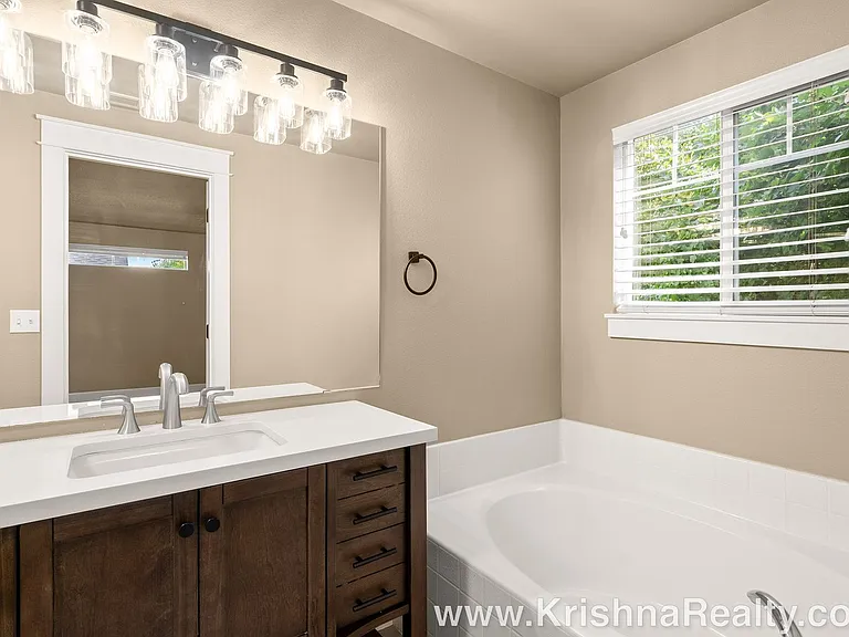 19405 SE 33rd St — Photo 15